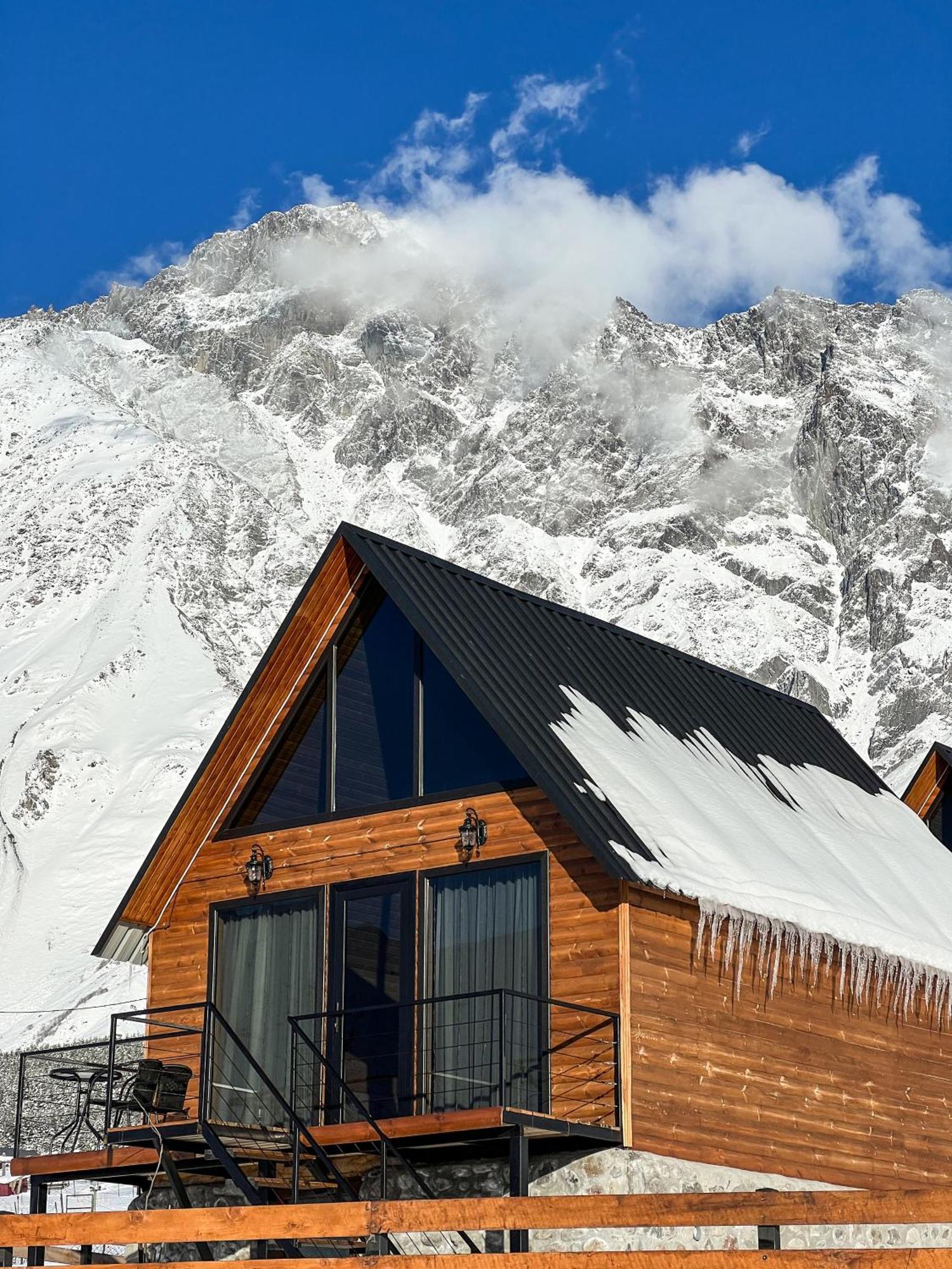 Traveler'S Cottages In Kazbegi Kültér fotó