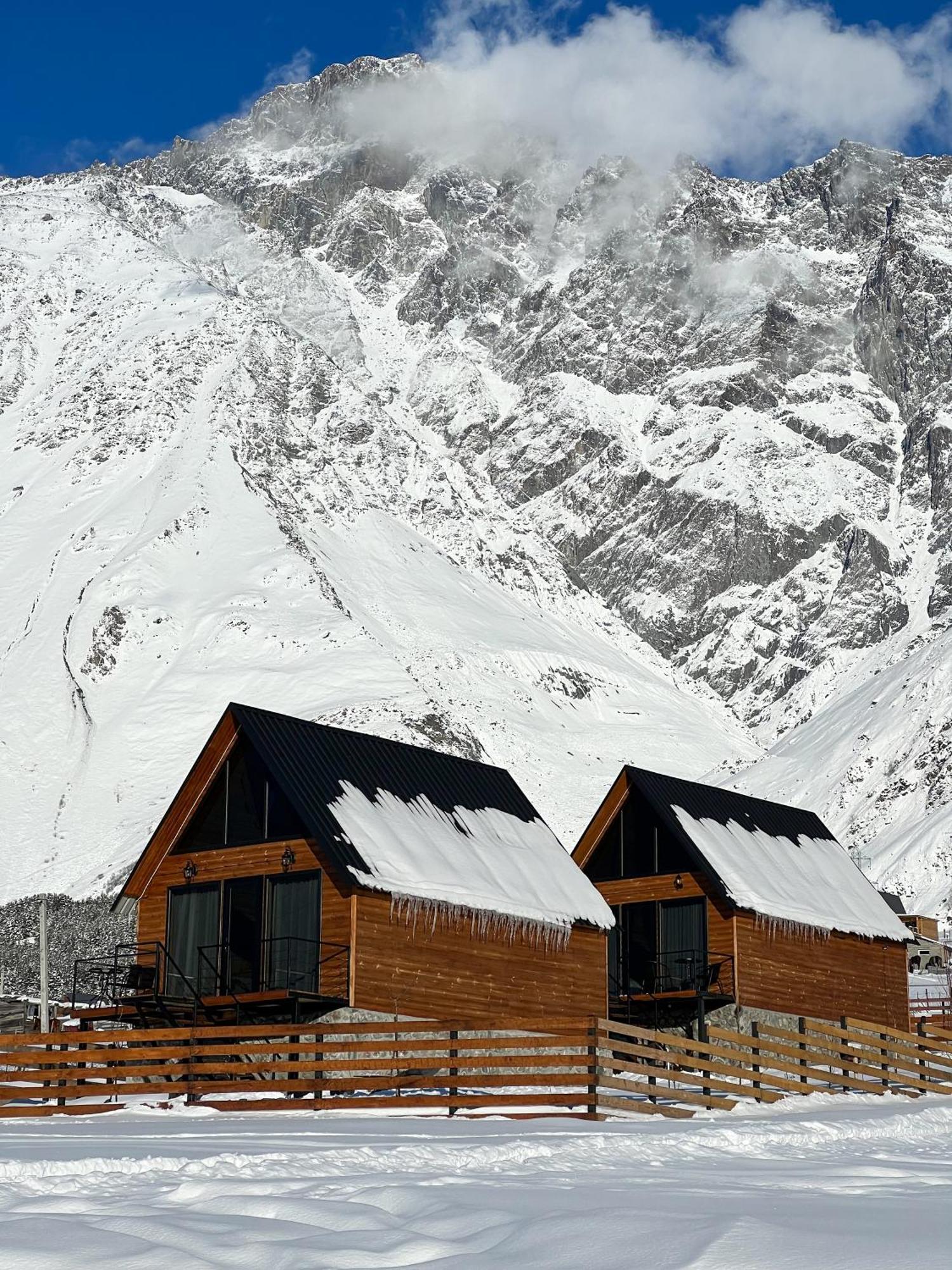 Traveler'S Cottages In Kazbegi Kültér fotó