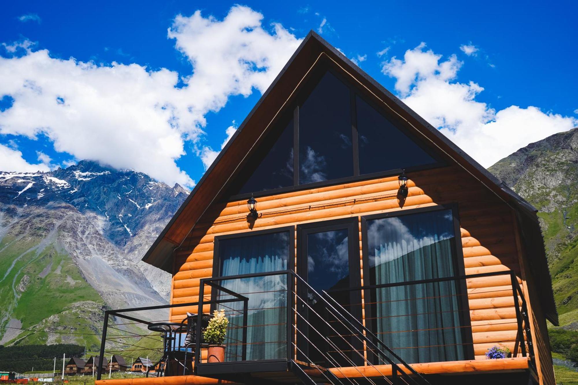 Traveler'S Cottages In Kazbegi Kültér fotó
