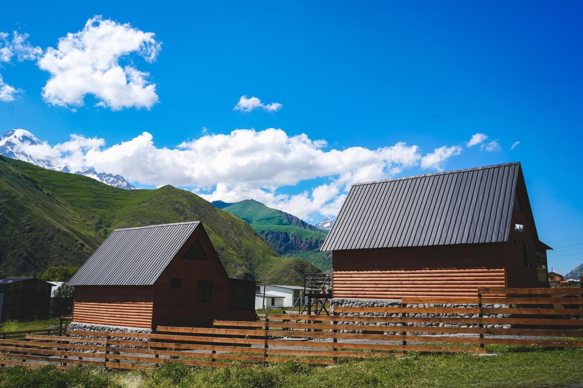 Traveler'S Cottages In Kazbegi Kültér fotó