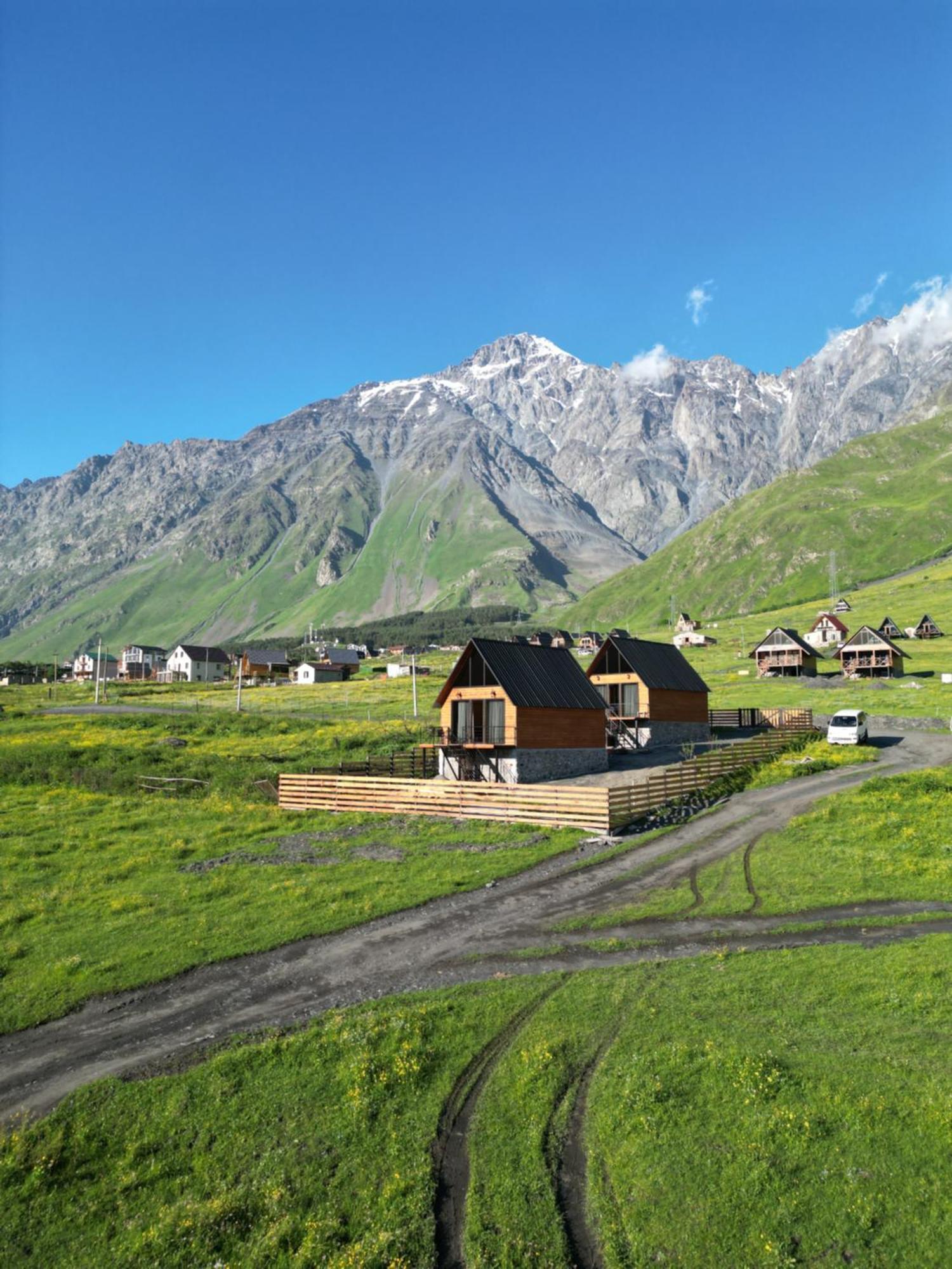 Traveler'S Cottages In Kazbegi Kültér fotó