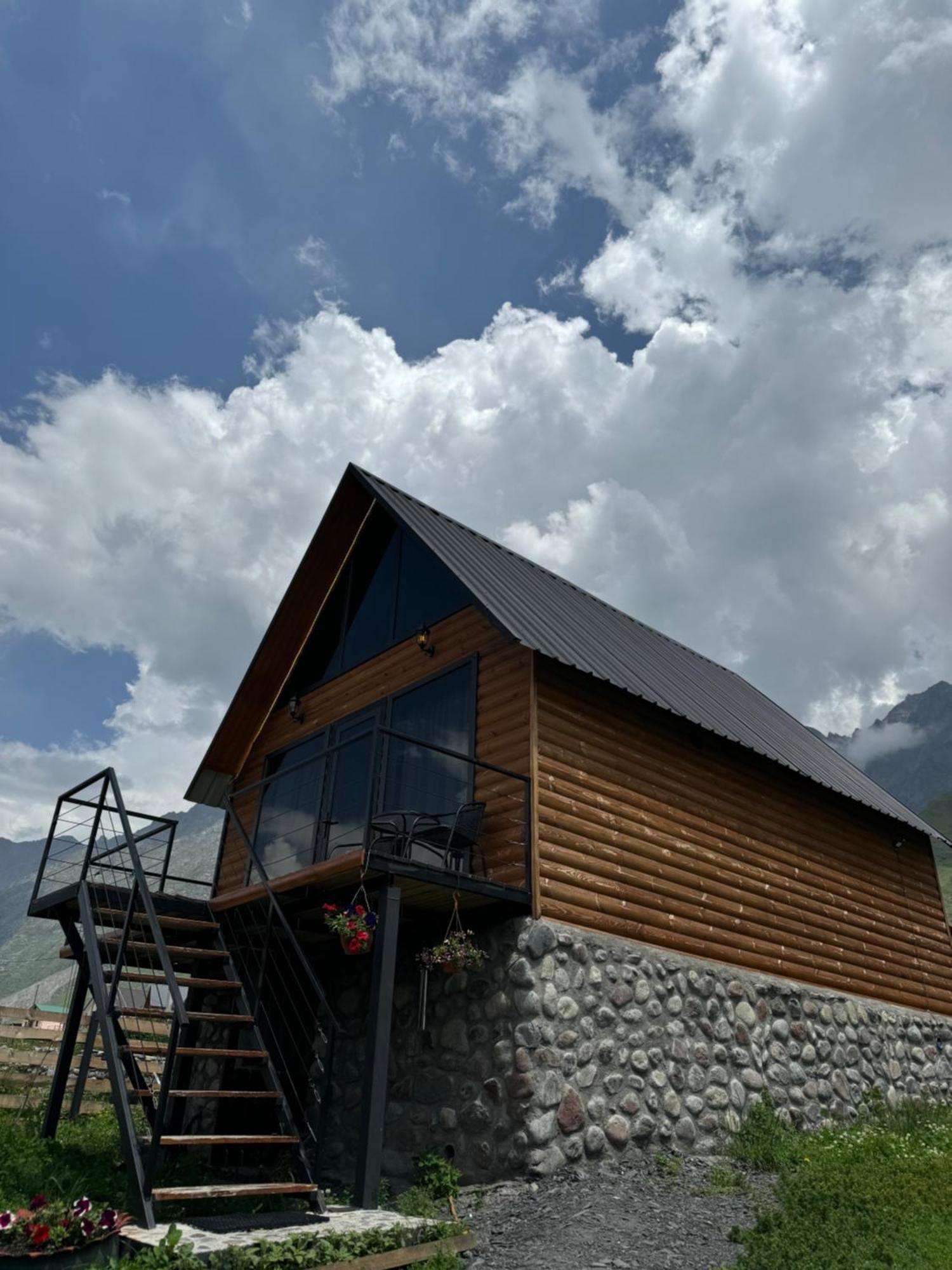 Traveler'S Cottages In Kazbegi Kültér fotó