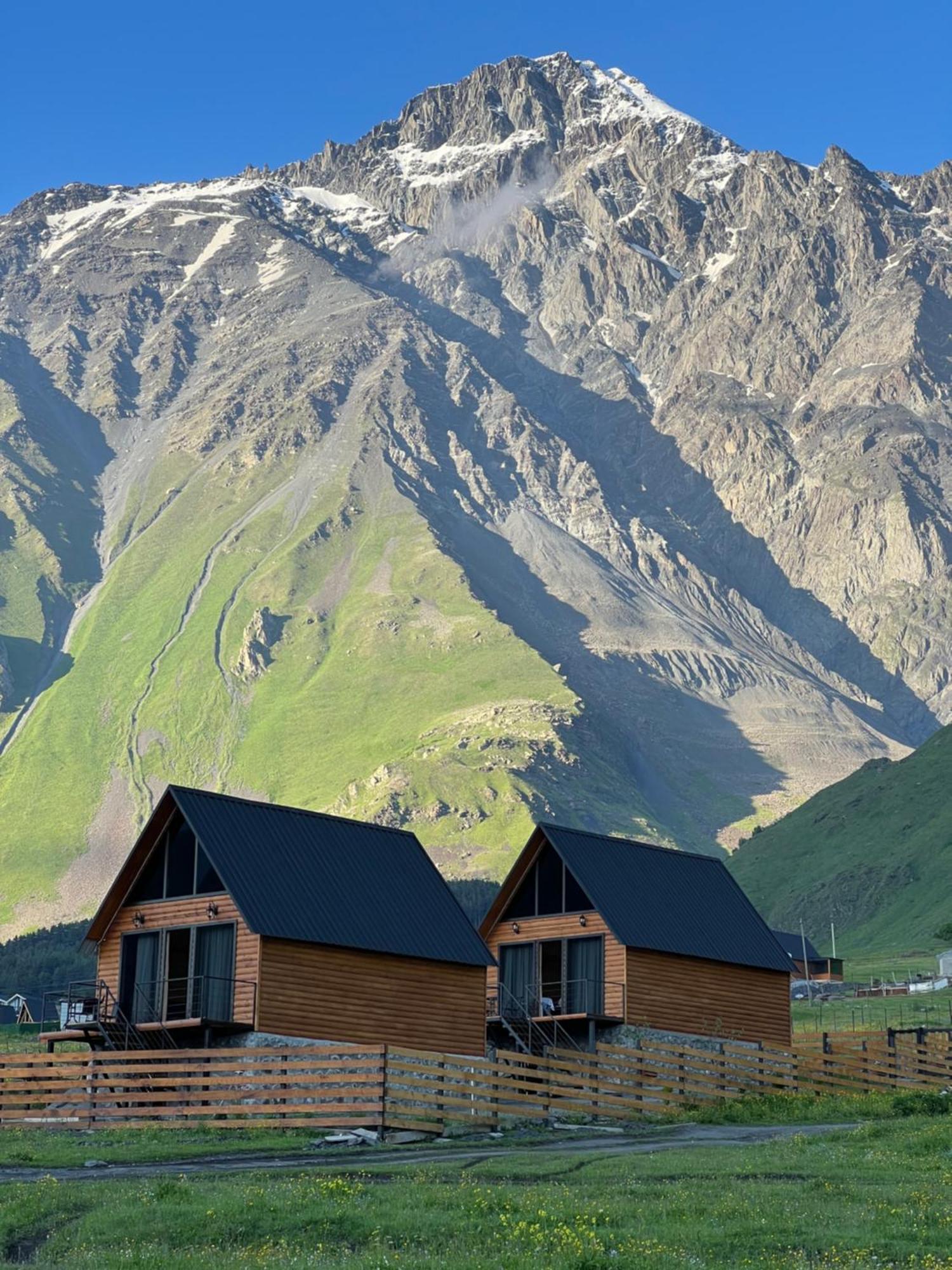 Traveler'S Cottages In Kazbegi Kültér fotó