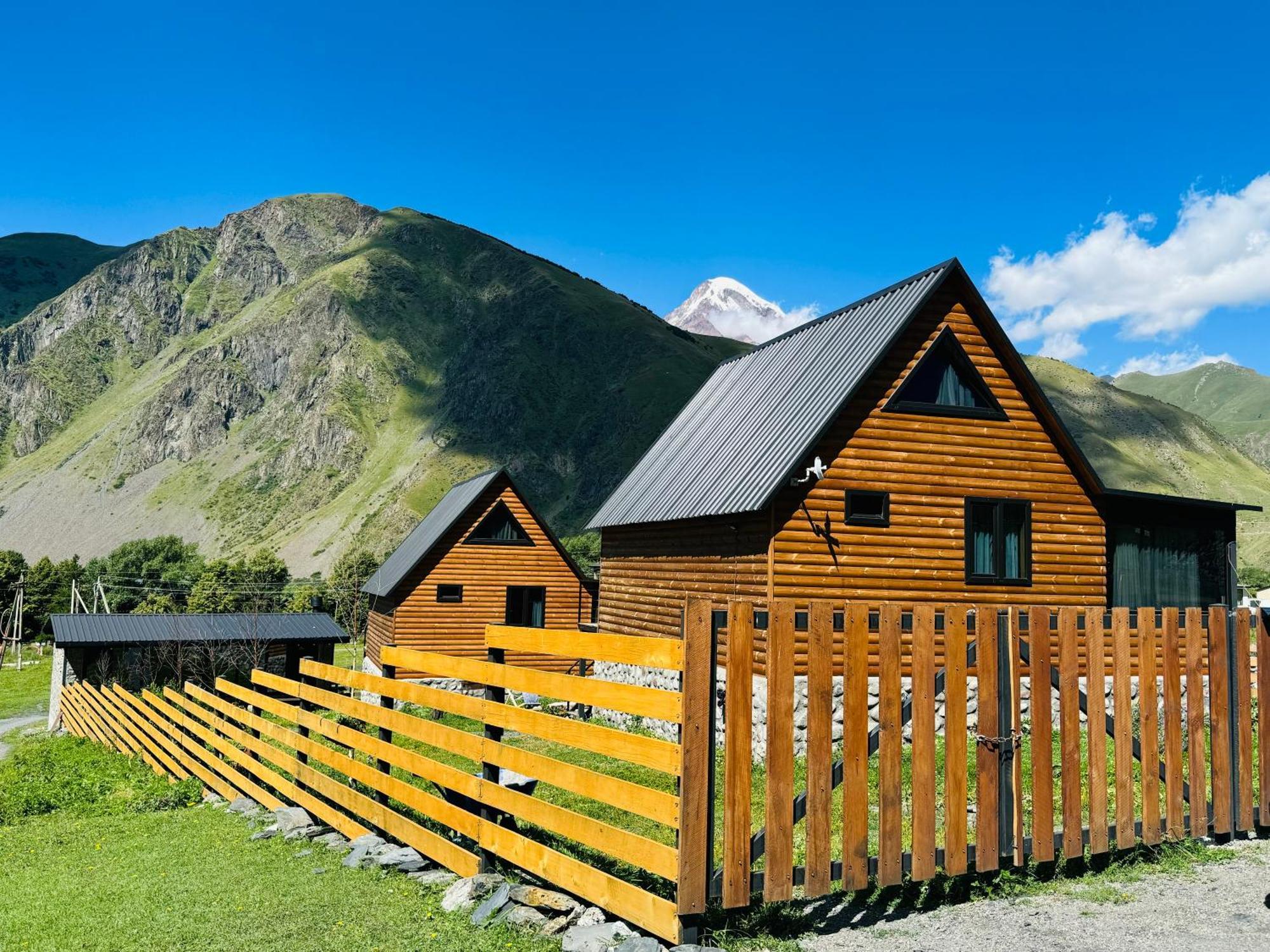 Traveler'S Cottages In Kazbegi Kültér fotó